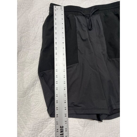Lululemon shorts men’s Step Back Jump Short  Black LM7AEFS Active Gym Training - Picture 8 of 9